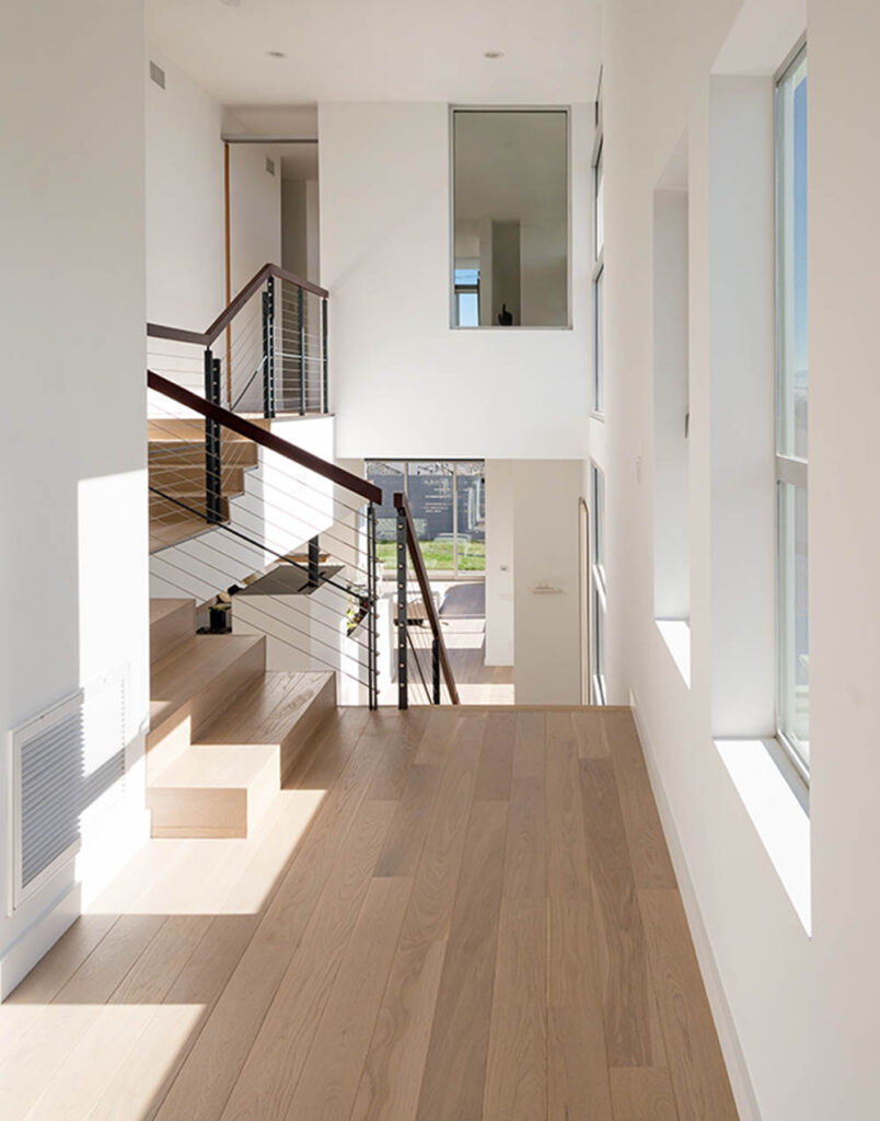 3550MountainViewAve_Hallway